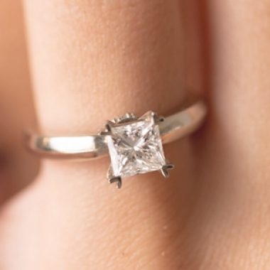 Rings with Lab diamond