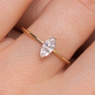 Lab diamond engagement rings