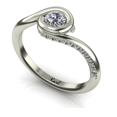 Girlie Folies engagement ring Girlie Folies engagement ring